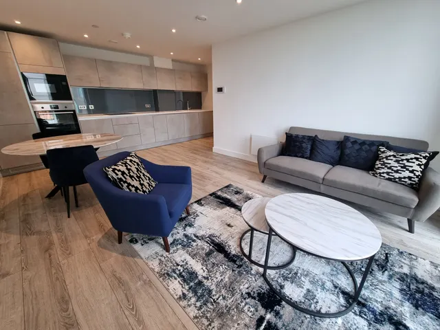 The Blade, Silvercroft Street, M15, photo 1