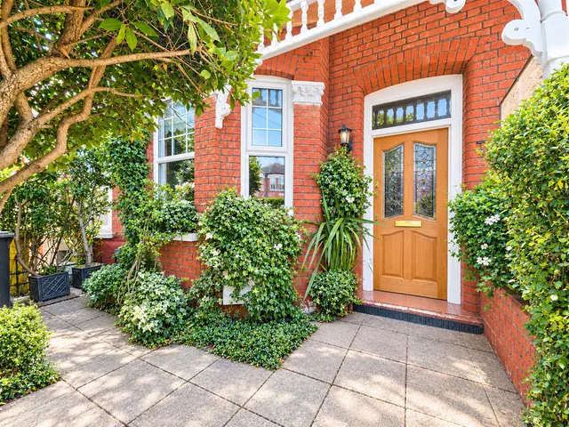 Devonshire Road, Palmers Green, N13, photo 1
