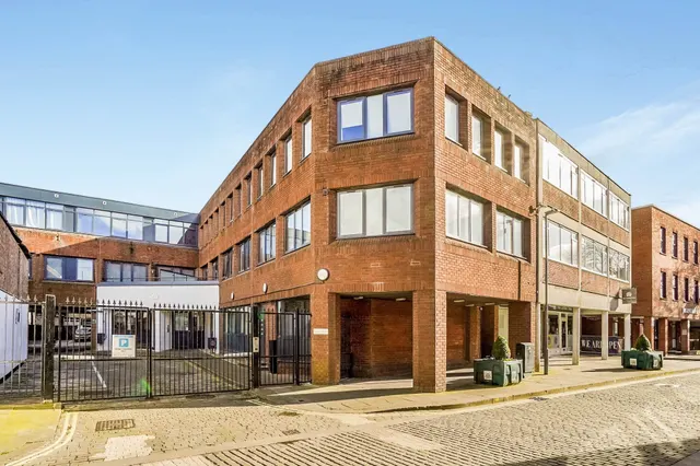 Kings Court, George Street, HP20, photo 1