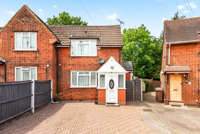 Summers Lane, London, N12, photo 1