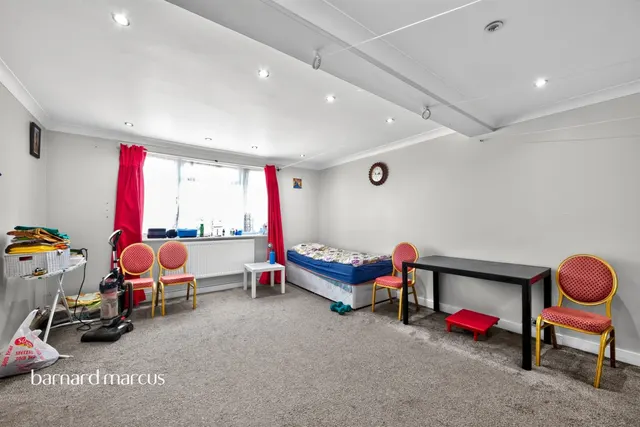 Summers Lane, London, N12, photo 3
