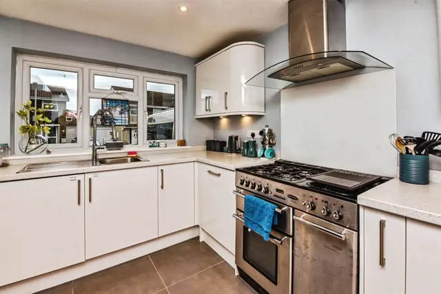 Ludlow Close, Frome, BA11, photo 2