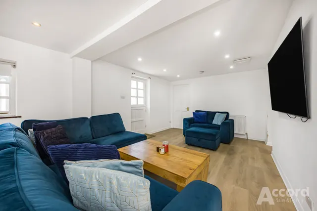 Photo 2 — Cromwell Road, Brentwood, CM14