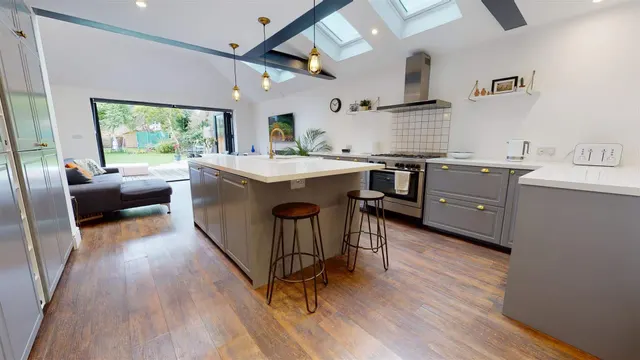 Photo 3 — Meadow Road, Loughton