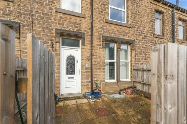 Manchester Road, Linthwaite, HD7, photo 1