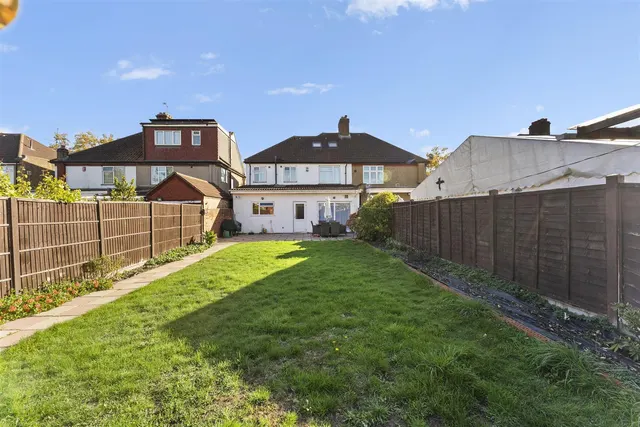 Great West Road, Hounslow, photo 2