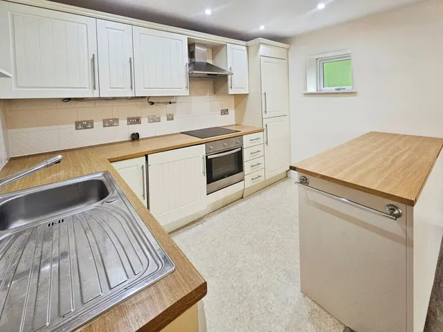 Applegarth Gardens, Riddlesden, BD20, photo 3