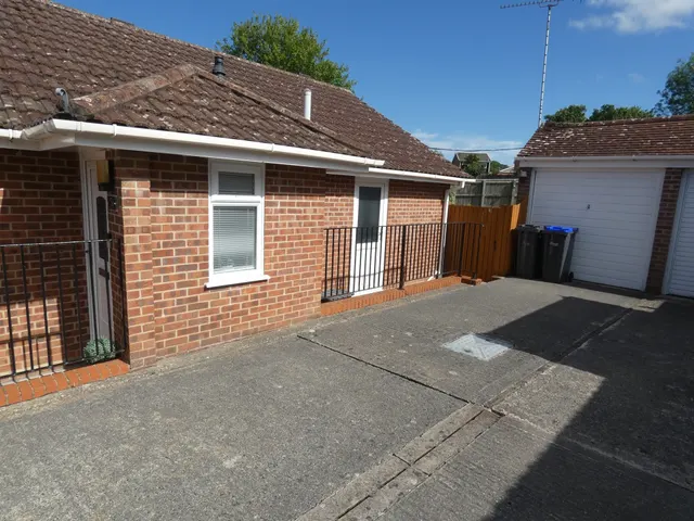 Photo 3 — Raleigh Crescent, Amesbury, Salisbury