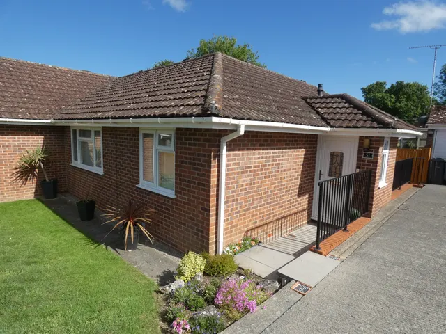 Photo 2 — Raleigh Crescent, Amesbury, Salisbury