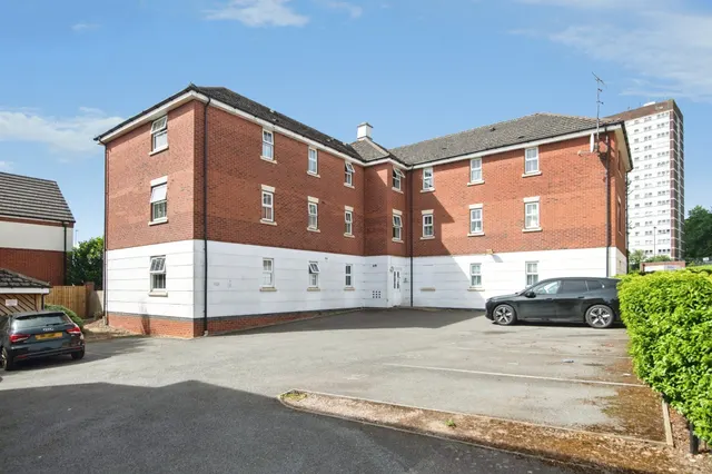 Attingham Drive, Dudley, photo 1