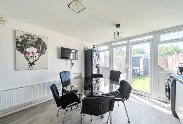 Photo 2 — Huntingdon Close, Mitcham, CR4 1XL