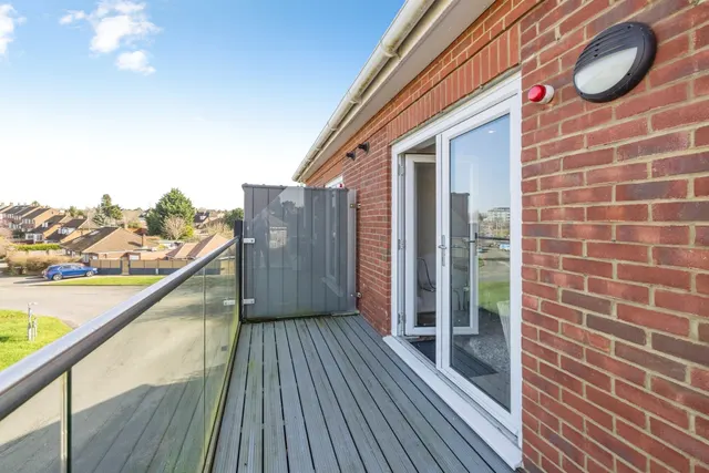 Park Avenue, Bushey, WD23, photo 3
