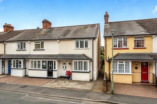 Alexandra Road, Addlestone, KT15, photo 1
