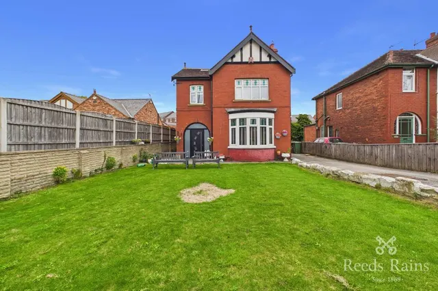 Bradford Road, Wakefield, WF1, photo 1