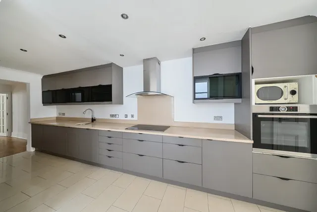 Photo 3 — Courtfield Gardens London SW5