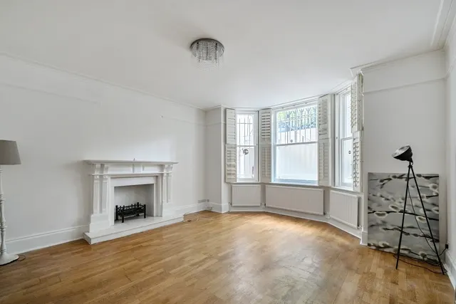 Photo 2 — Courtfield Gardens London SW5
