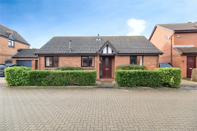 Fontwell Drive, Bletchley, Milton Keynes, Buckinghamshire, MK3, photo 1