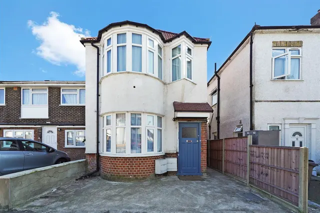 Eton Avenue, Wembley, HA0, photo 1
