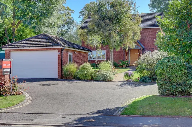 Worcester Road, Droitwich, WR9 8AA, photo 1