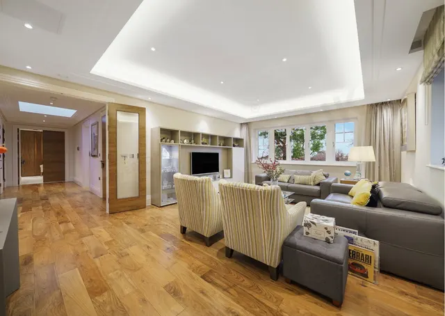 Hammers Lane, Mill Hill, NW7, photo 1