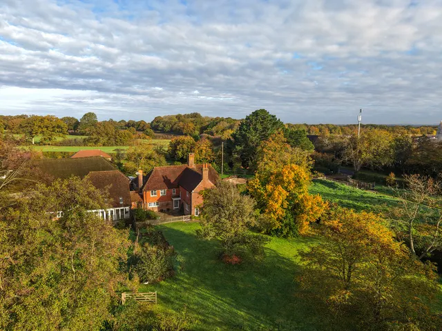 Pulborough, RH20 2LN, photo 1