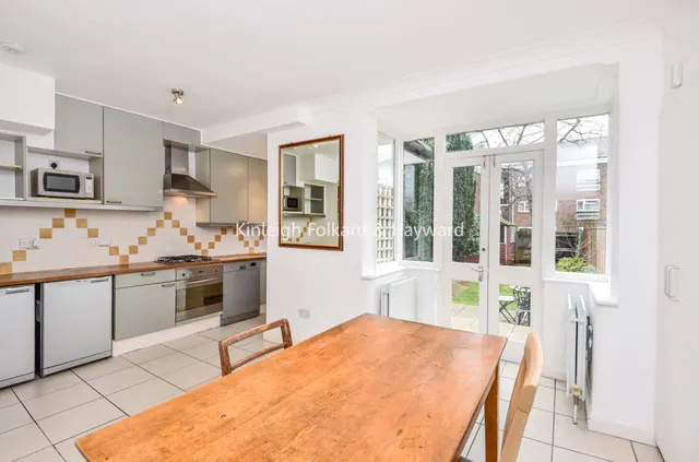 Alexandra Road, London, N10, photo 1
