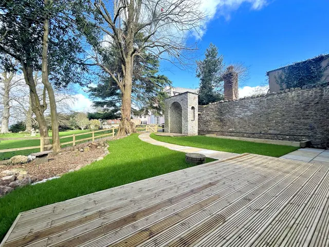 High Street, Thornbury, photo 2