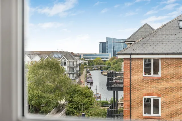 High Street, Brentford, TW8, photo 2