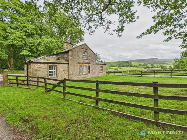 Quernmore, Lancaster, photo 1