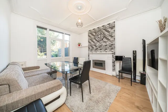 Elmfield Road, SW17, photo 3