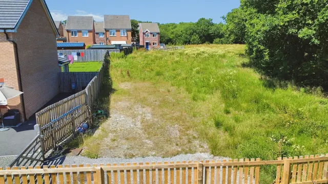 Clos Coed Derw Llanelli, SA14, photo 3