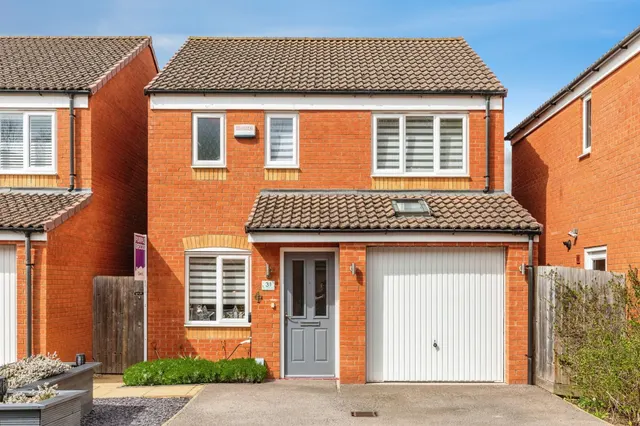 Photo 2 — Centenary Way, Raunds