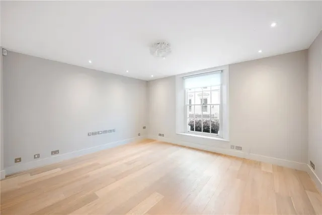 Photo 3 — Abingdon Road, London, W8