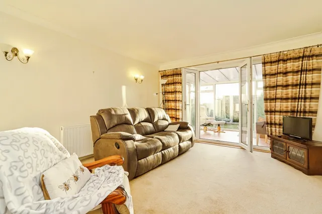 Pendle Road, Bingley, BD16, photo 3