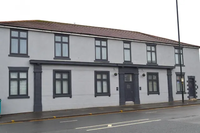 Oldham Road, Failsworth, M35, photo 1