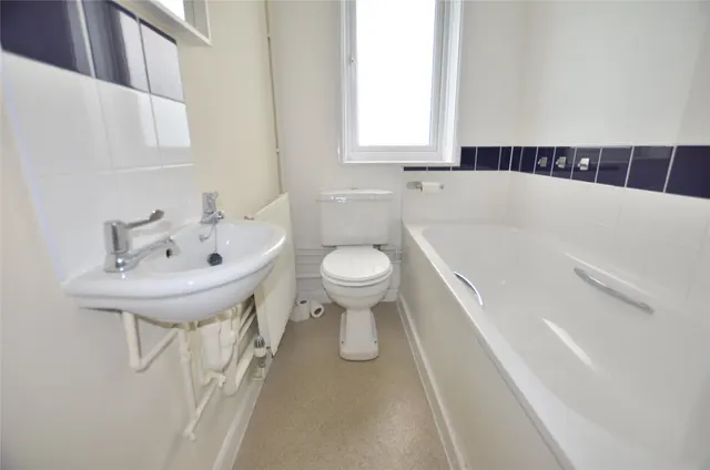 Photo 3 — Twyford Road, Carshalton, SM5 1QB