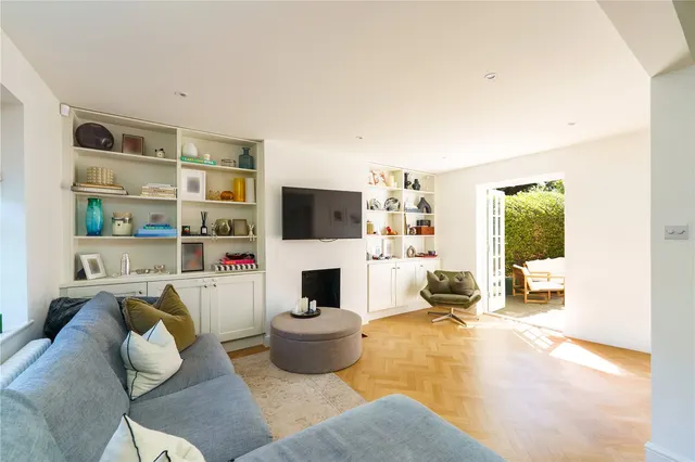 Photo 2 — Brooklands Rise, Hampstead Garden Suburb, London, NW11 6DN