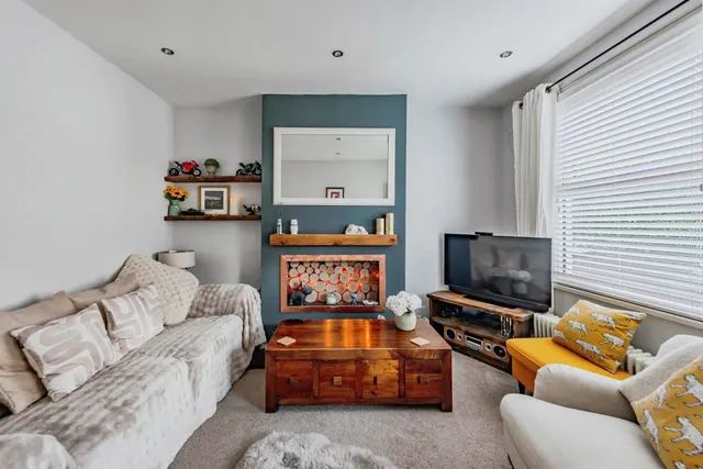 West Street, Crawley, RH11, photo 3
