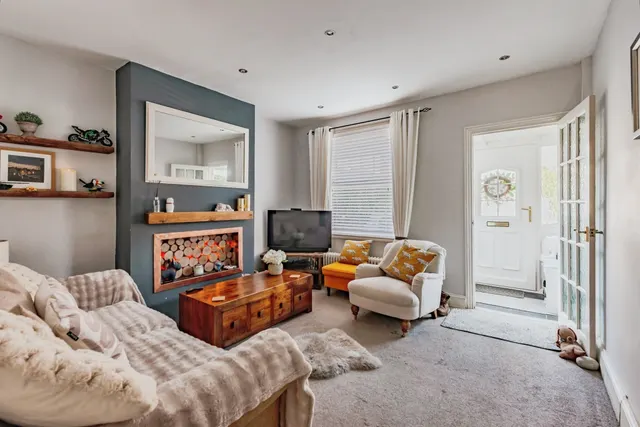 West Street, Crawley, RH11, photo 2