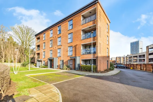 Rosslyn Road, Watford, photo 1