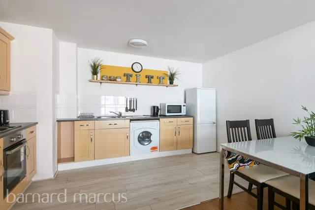Station Approach, Epsom, KT19, photo 2