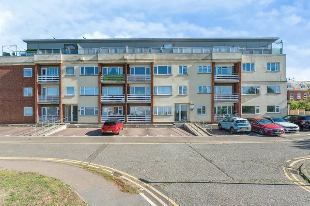 St. Ediths Court, Billericay, CM12, photo 1