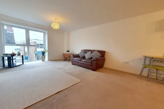 Photo 2 — Warwick Road, Kenilworth, Warwickshire, CV8