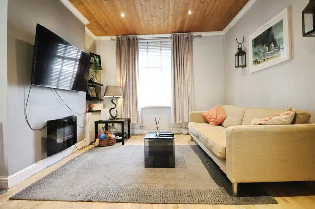 Charlotte Street, Penarth, CF64, photo 3