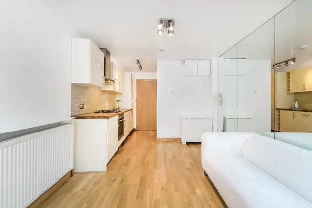 Photo 3 — Flat 2, 129 Whitecross Street, London