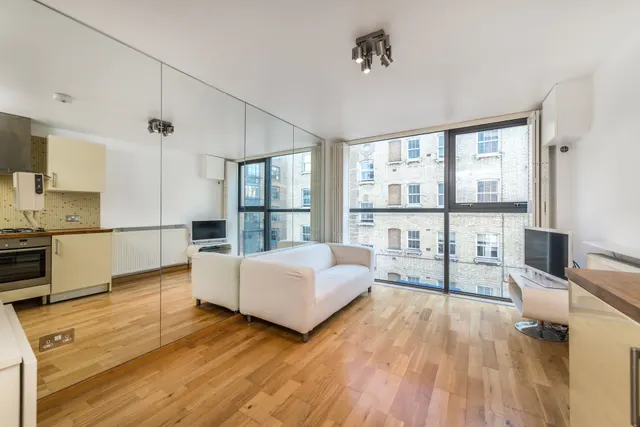 Flat 2, 129 Whitecross Street, London, photo 1