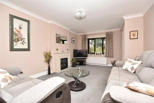 Bradford Road, East Ardsley, WF3, photo 2