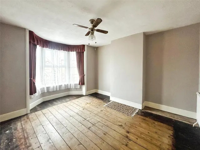 Yarborough Road, East Cowes, PO32, photo 2