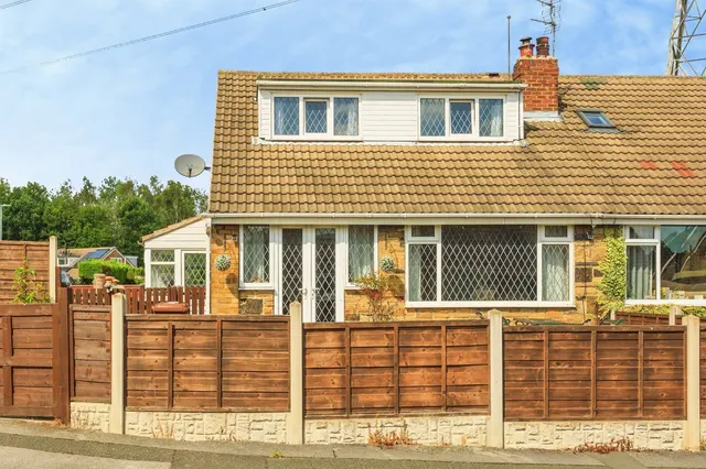 Lingwell Gate Drive, Wakefield, photo 1