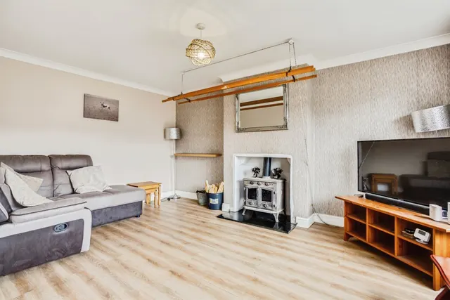 Photo 3 — Lingwell Gate Drive, Wakefield